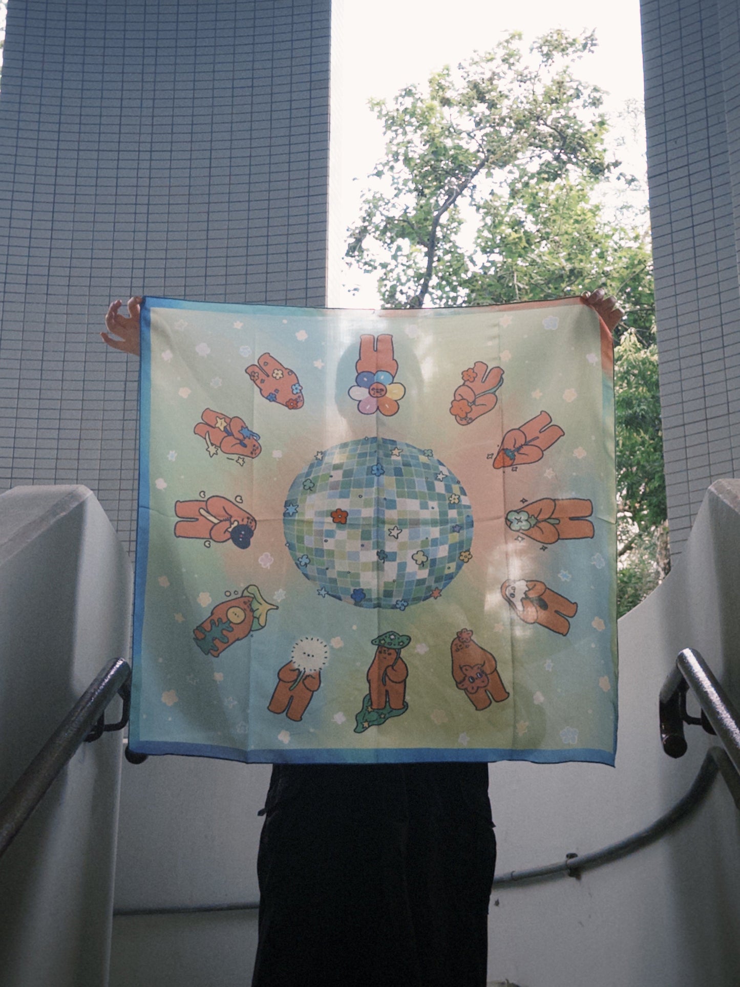 WE ALL BLOOM DIFFERENTLY 方巾