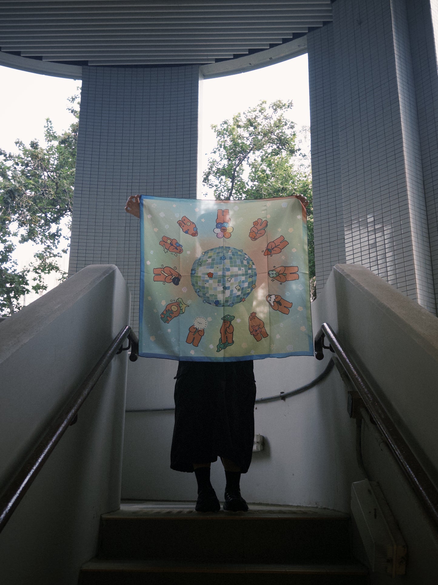 WE ALL BLOOM DIFFERENTLY 方巾